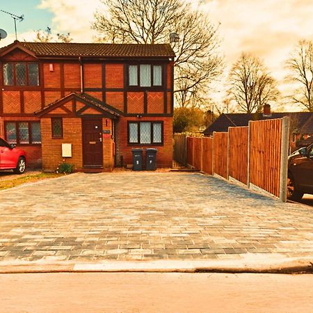 Modern Spark Home With Parking, Garden, Wi-Fi Birmingham Dış mekan fotoğraf
